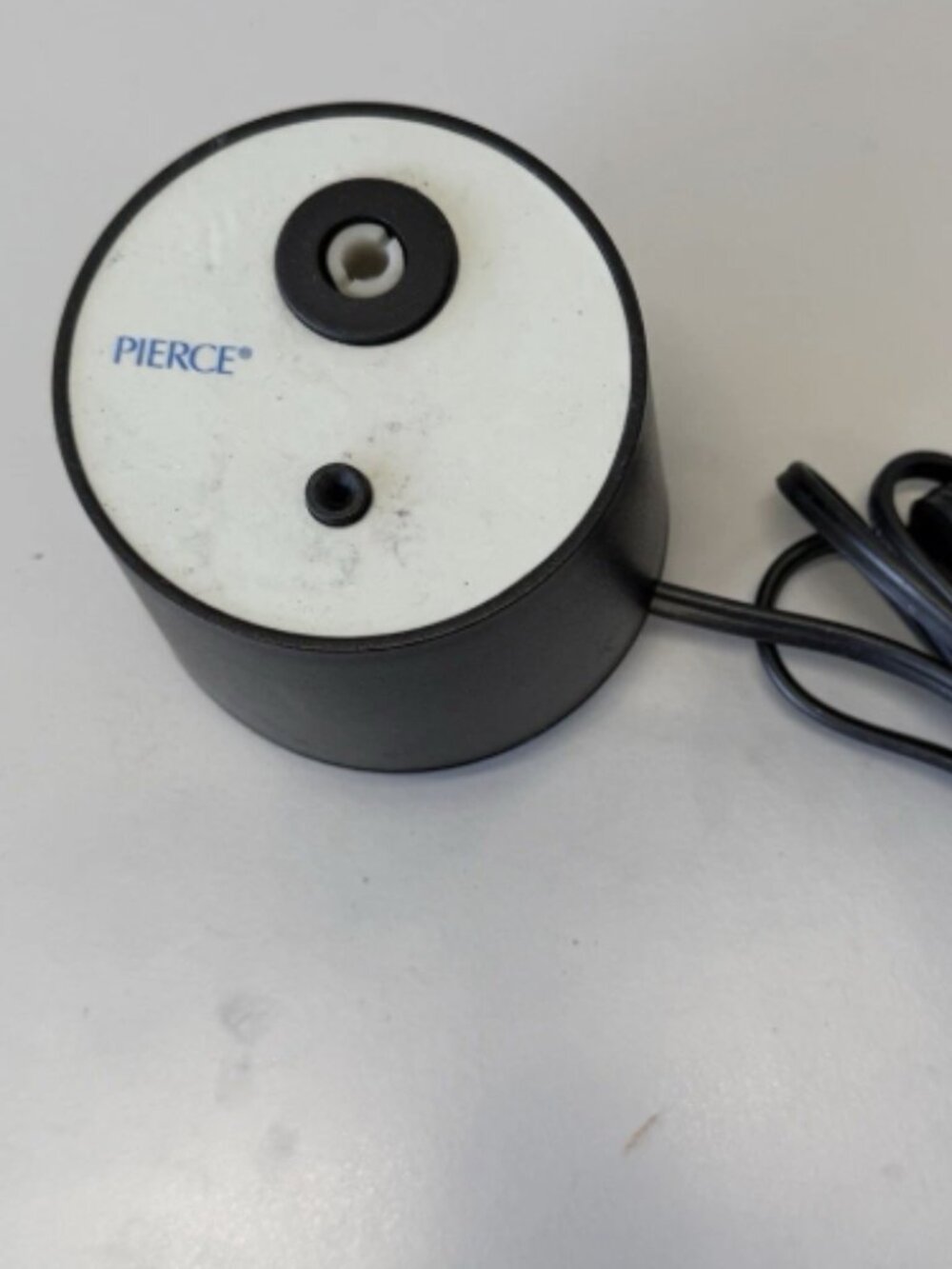 Pierce Powered Lead Pointer White And Black With Cork Bottom Non Scratch Surface